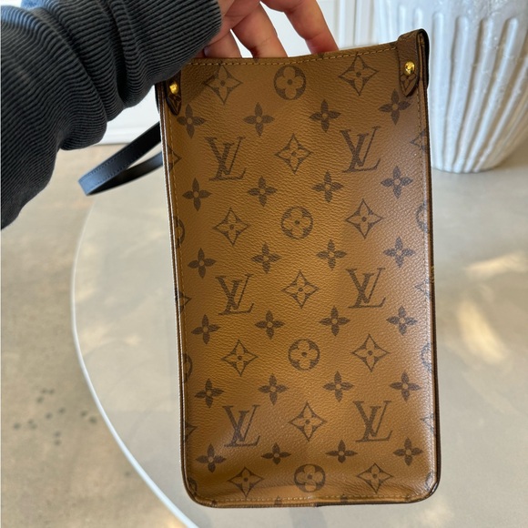 Louis Vuitton Monogram Reverse Giant OnTheGo MM - Picture 3 of 8